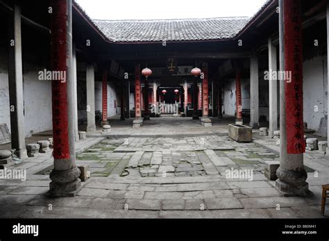  ¡Sumérgete en la historia ancestral con el Templo de Tianbao! Una joya arquitectónica y un oasis espiritual.