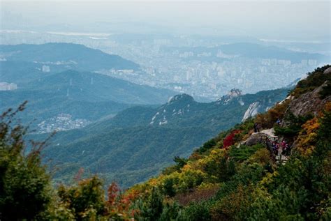 ¡Sumérgete en la historia y la naturaleza con el Parque Nacional de Bukhansan!