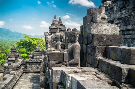 ¡Sumérgete en la Historia y la Belleza de los Templos Borobudur!