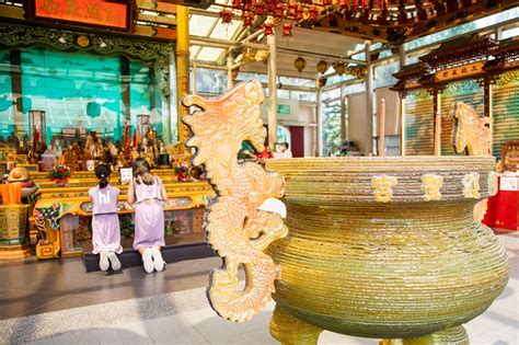 ¡Sumérgete en la Historia y la Belleza del Templo de la Diosa Sheng!  Un Santuario Tranquilo con Vistas Espectaculares