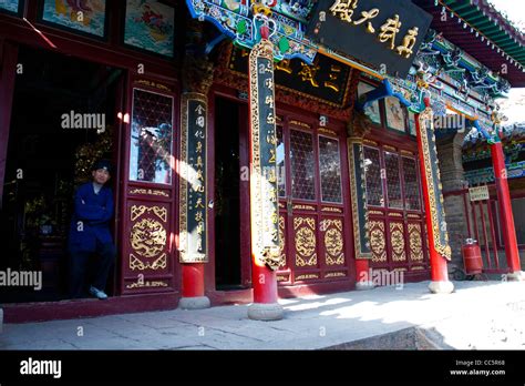 ¡Sumérgete en la historia y la belleza del Templo Zhenwu en Yulin!