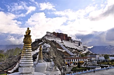  ¡Sumérgete en la Historia Tibetana con un Viaje a los Palacios del Potala!