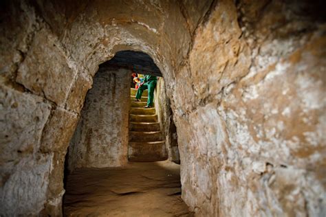  El Túnel de Cu Chi: Un laberinto subterráneo lleno de historia y adrenalina!