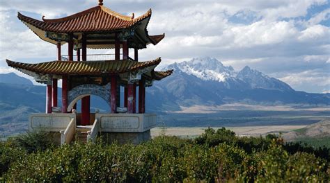  La Pagoda de la Montaña de Jade: Un Tesoro Espiritual con Vistas Espectaculares